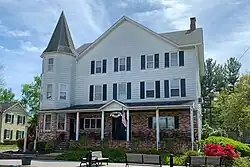 The Rocky Hill Inn, built c. 1825–1830