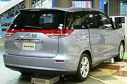 Estima, rear view (pre-facelift)
