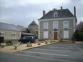 The town hall of Verneil-le-Chétif