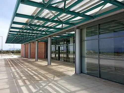 Main entrance of the station building (May 2019)
