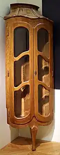 Corner vitrine by Antoni Gaudi (1905–06)