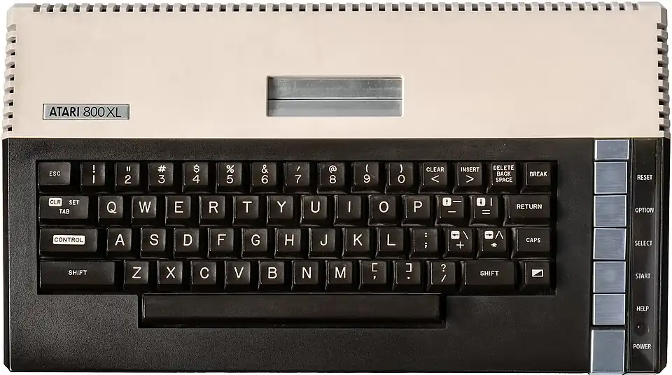 Atari 800XL with closed cartridge slot cover