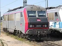 The BB 26052 wearing the carmillon livery