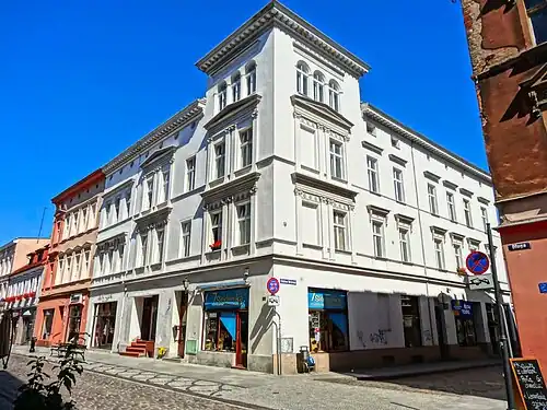 Main corner elevation