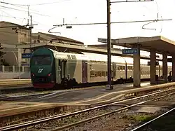 Station yard, platforms 4 and 3.