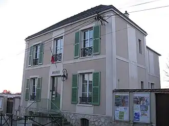 The town hall in Carnetin