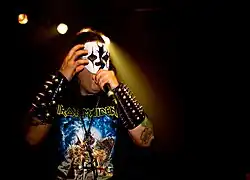 Frontman Leonard Leal in 2009