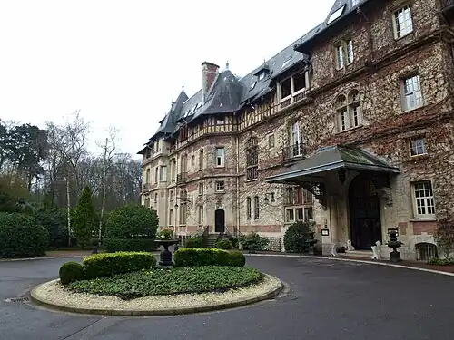 Courtyard side facade