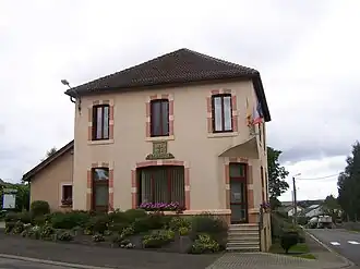 The town hall in Chenières