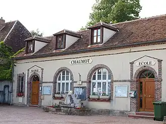 The town hall in Chaumot