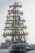 Sailors on the yards of Cuauhtémoc in 2007