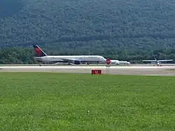 Delta Air Lines Boeing 757 - IPT