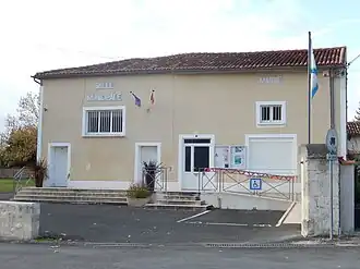 The town hall in Saint-Pardoult