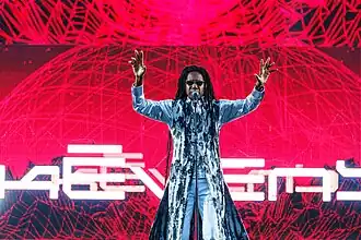 Kēvens performing at Seoul Olympic Stadium in South Korea in 2018