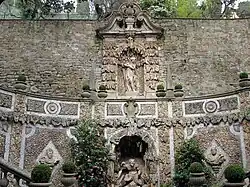 Top of the main fountain