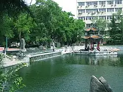 明湖与第八教学楼