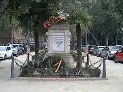 Picture of the monument, a marble stone that has Spanish-language text written on it.