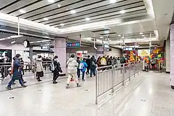 Line 4 north concourse