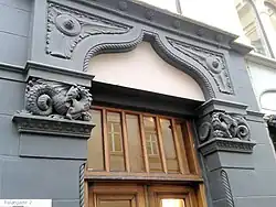 Two dragons guarding the door at No. 2