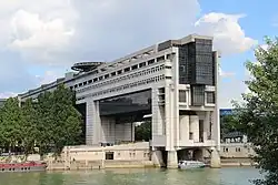 The southern arch of the Colbert building, plunging into the Seine.