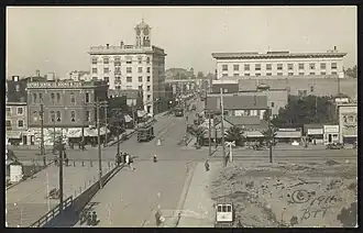 Looking north on Pine Avenue, showing First National Bank, 1911