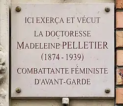 Plaque honoring Pelletier in 80-82 rue de Gergovie, Paris