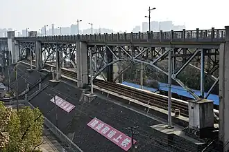 View of the accessa arches on the left bank.