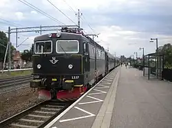 SJ regional train at Gnesta station, 2013