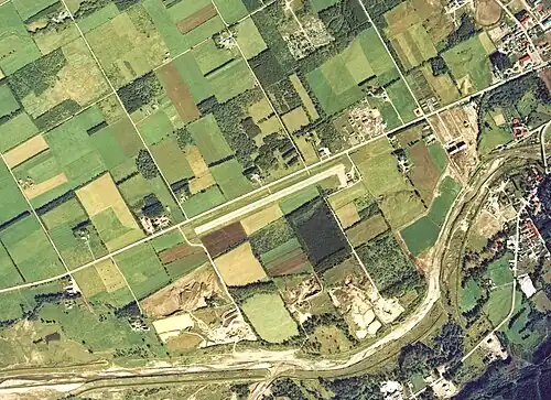 弟子屈飛行場付近の空中写真。(1977年撮影)。 (aerial photography)