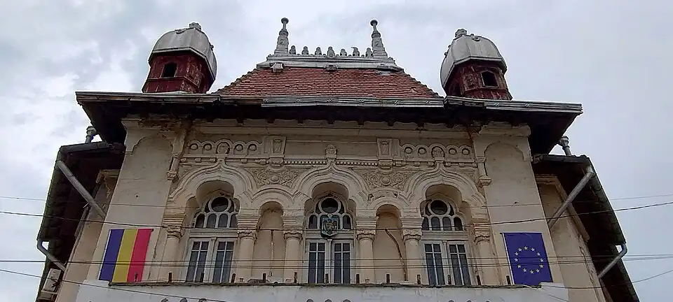 Town Hall of Urlați in 2024, front part of the building.