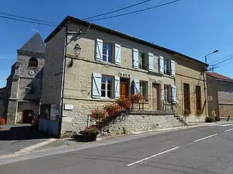 The town hall in Vaux-Montreuil